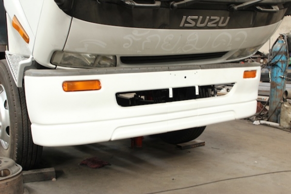 กันชน Isuzu Deca หัวใหญ่ + ชายกันชน ปั้มมาใหม่ๆ ไม่ทำสี