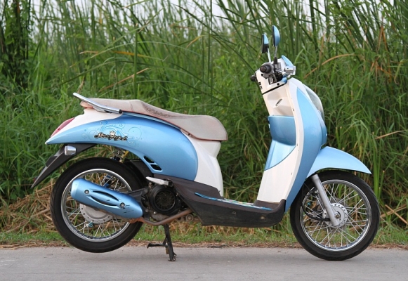 @@@  ( ไม่แพง..คุ้มเงิน..หัวฉีด...ช้า....อด  ) ขาย ฮอนด้า Scoopy i   เครื่องเดิมๆ ขาว ฟ้า ปี 2010 ราคา 21,000 บาท     @@@
