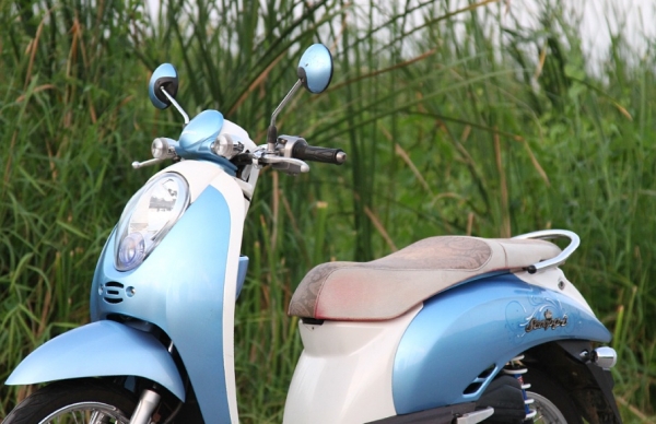 @@@  ( ไม่แพง..คุ้มเงิน..หัวฉีด...ช้า....อด  ) ขาย ฮอนด้า Scoopy i   เครื่องเดิมๆ ขาว ฟ้า ปี 2010 ราคา 21,000 บาท     @@@