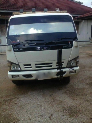 รถอิซูซุ 6 ล้อดั๊ม NQR  150 แรงม้า ( รถวิ่ง 80000 กว่า กม. )  สนใจติดต่อ 081 - 6079515