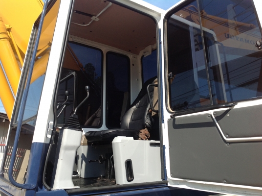 ขายรถแบคโฮ KOMATSU PC200-5 เปลี่ยนโซ่ใหม่เกรดเกาหลี เปลี่ยนซีล-โอริงใหม่ ระบบไฟฟ้า แอร์  ครบสมบูรณ์ เครื่องเดิม ปรับสภาพสีใหม่ พร้อมใช้งาน