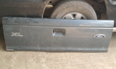 ขาย ฝาท้ายกระบะฟร์อดเรนเจอร์ สภาพดีครับถอดจากป้ายแดง ของแท้ครับ