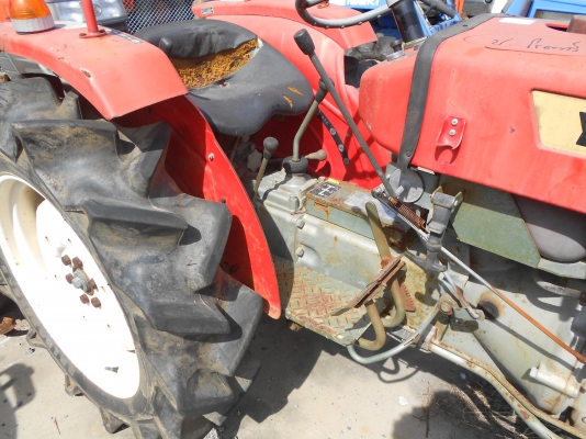 ขายรถแทรกเตอร์ YANMAR YM 2000 ขายรถแทรกเตอร์ YANMAR YM 2000