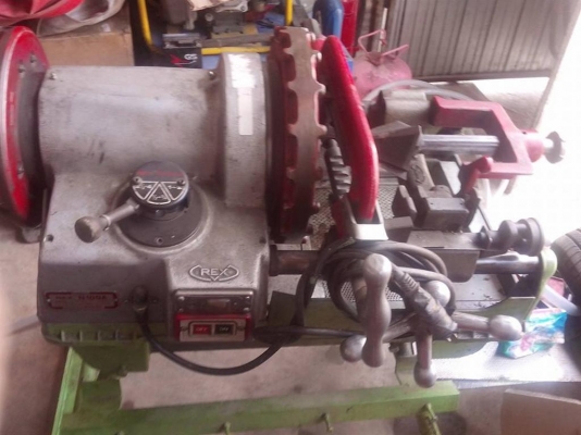 ขายเครื่องต๊าบเกลียว 4 นิ้ว เก่าญี่ปุ่นสภาพดีมากครับ ใช้ได้ ทั้ง 110/220v. ราคานี้ต้องรีบครับ