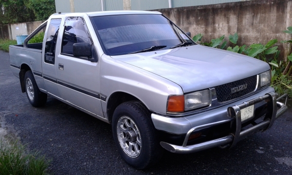 ขายเรือนใมร์ อีซูซุ `TFR` มังกรทองสภาพสวยๆ ราคา 950บ. ขายเรือนใมร์ อีซูซุ `TFR` มังกรทองสภาพสวยๆ ราคา 950บ.