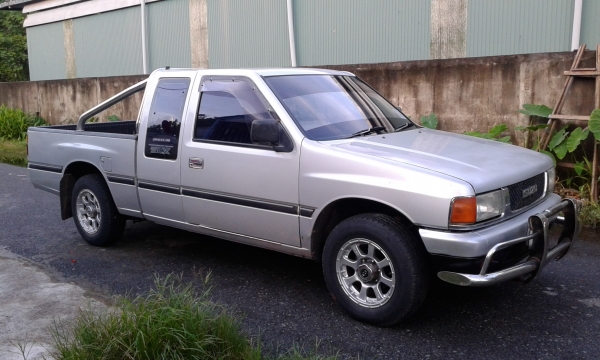 ขายเรือนใมร์ อีซูซุ `TFR` มังกรทองสภาพสวยๆ ราคา 950บ. ขายเรือนใมร์ อีซูซุ `TFR` มังกรทองสภาพสวยๆ ราคา 950บ.