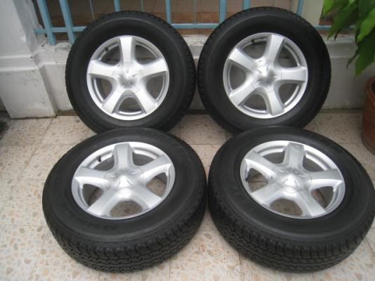 ขายล้อแม็กป้ายแดง All new Isuzu d-max 17"x7" et33 6รู139.7 + ยางยางผลิตสัปดาห์ที่24 ปี13  สนใจติดต่อเล็กคลองสามครับ (081-3747940)