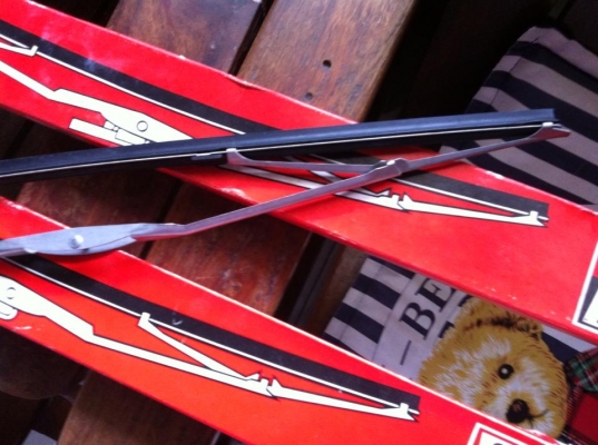 ขายยางปัดน้ำฝนพร้องก้าน ราคา 300 พร้อมส่งไปรษณีย์ ขายยางปัดน้ำฝนพร้องก้าน ราคา 300 พร้อมส่งไปรษณีย์