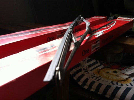 ขายยางปัดน้ำฝนพร้องก้าน ราคา 300 พร้อมส่งไปรษณีย์ ขายยางปัดน้ำฝนพร้องก้าน ราคา 300 พร้อมส่งไปรษณีย์