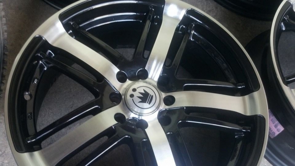 แม็กขอบ 17 กว้าง 7 ออฟ 40 ขนาด 4 รู 100 114 ไร้ริ้วรอย