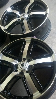 แม็กขอบ 17 กว้าง 7 ออฟ 40 ขนาด 4 รู 100 114 ไร้ริ้วรอย