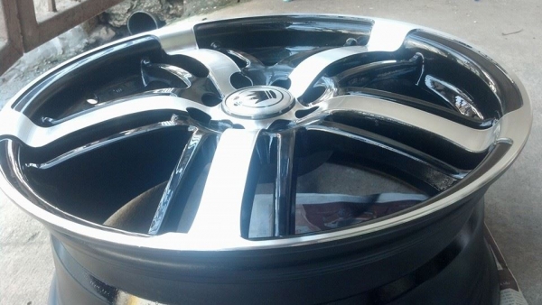 แม็กขอบ 17 กว้าง 7 ออฟ 40 ขนาด 4 รู 100 114 ไร้ริ้วรอย