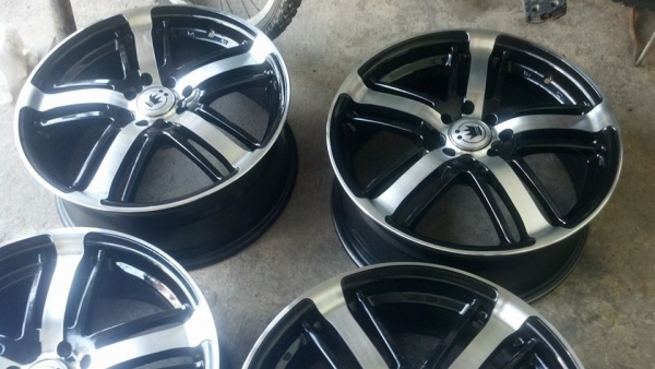 แม็กขอบ 17 กว้าง 7 ออฟ 40 ขนาด 4 รู 100 114 ไร้ริ้วรอย