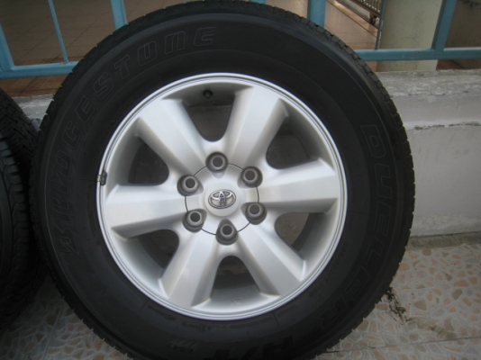 ขายล้อแม็กมือสอง Toyota vigo 17"x7.5" et30 6รู139.7 + ยางปี3810 สนใจติดต่อเล็กคลองสามครับ (081-3747940)