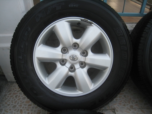 ขายล้อแม็กมือสอง Toyota vigo 17"x7.5" et30 6รู139.7 + ยางปี3810 สนใจติดต่อเล็กคลองสามครับ (081-3747940)