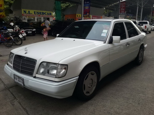 BENZ E200 มือเดียวออกห้าง รถเดิมๆ พวงมาลัยพาวเวอร์ เครื่อง+ช่วงล่างดี รถขับดีมาก สวยจัดๆ พร้อมใช้งานทันที จัดไฟแนนได้ ฟรีดาวน์
