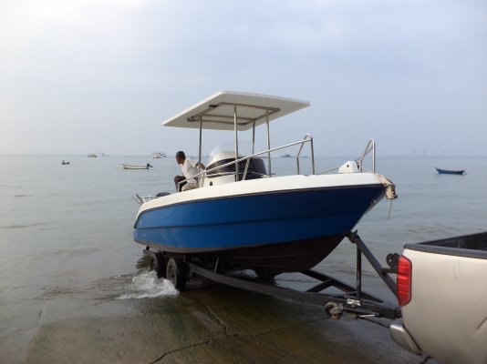 ต้องการขายเรือไฟเบอร์หล่อใหม่ขนาด24ฟุต