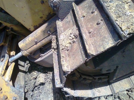 รถแทรคเตอร์ CAT D5 H แบบเกียร์ทอร์ครุ่นใหม่ ช่วงล่างสวยเต็ม  สภาพ 90\% รถทำงานไว ประหยัดน้ำมัน มีทะเบียนครบ.