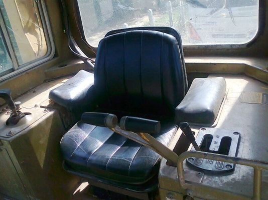 รถแทรคเตอร์ CAT D5 H แบบเกียร์ทอร์ครุ่นใหม่ ช่วงล่างสวยเต็ม  สภาพ 90\% รถทำงานไว ประหยัดน้ำมัน มีทะเบียนครบ.