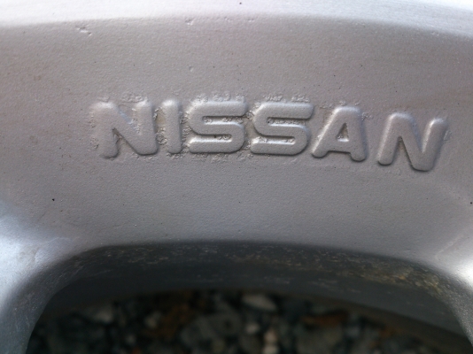 ขายแม็ก NISSAN. BIG-M พร้อมยาง บริสโตร์195R14 ยางปี11 จำนวน 1  ชุด