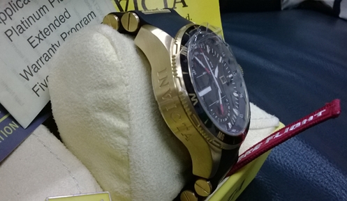 INVICTA 1747 USA.  เรือน stainless สีทอง สายยูนิเทรดดำ