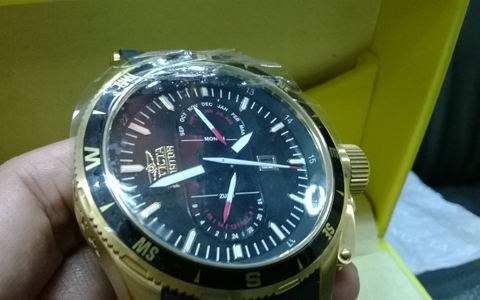 INVICTA 1747 USA.  เรือน stainless สีทอง สายยูนิเทรดดำ