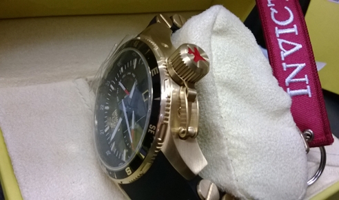 INVICTA 1747 USA.  เรือน stainless สีทอง สายยูนิเทรดดำ