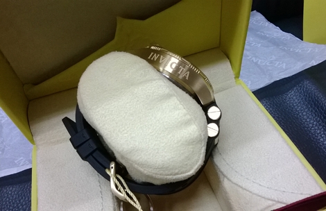 INVICTA 1747 USA.  เรือน stainless สีทอง สายยูนิเทรดดำ