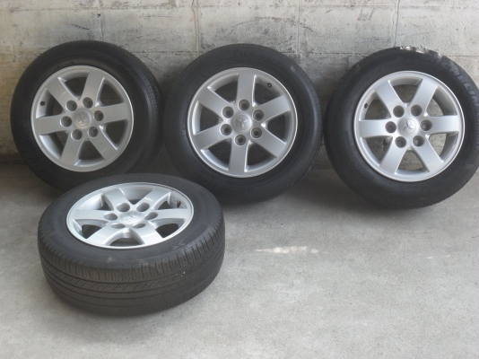 ล้อแม็ก 16นิ้ว6รู ปาเจโร พร้อมยาง สวยๆ 4 ล้อ ราคา 6900 บาท