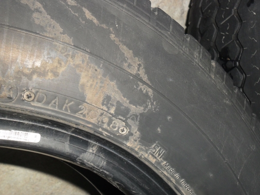 ยาง BRIDGESTONE 185R14 สวยๆ 1 คู่ ราคา 950 บาท ยาง BRIDGESTONE 185R14 สวยๆ 1 คู่ ราคา 950 บาท