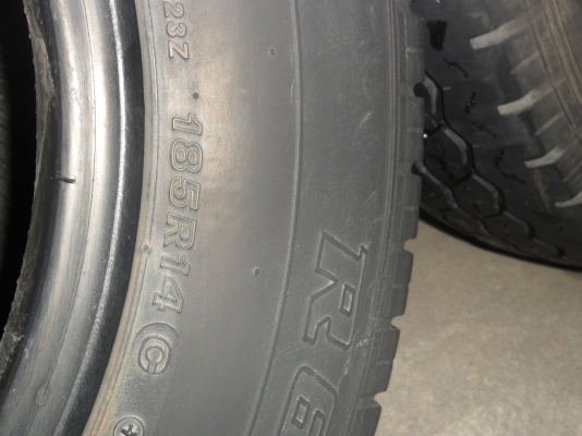 ยาง BRIDGESTONE 185R14 สวยๆ 1 คู่ ราคา 950 บาท ยาง BRIDGESTONE 185R14 สวยๆ 1 คู่ ราคา 950 บาท
