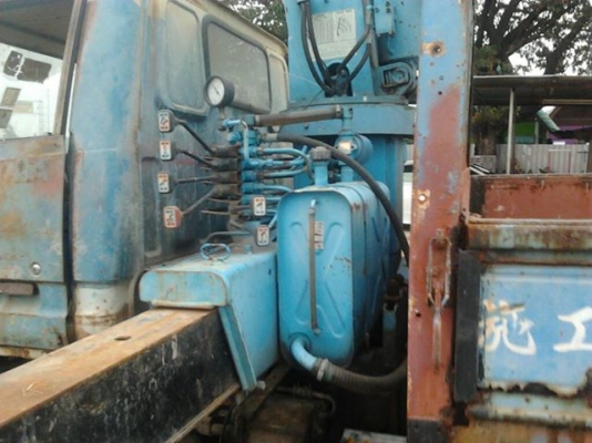 ขา่ยเครนแถมรถ