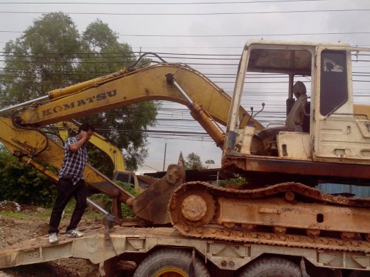 ขายแม็กโครKoMATSU PC 100-5สถาพเต็มขายตามสถาพ