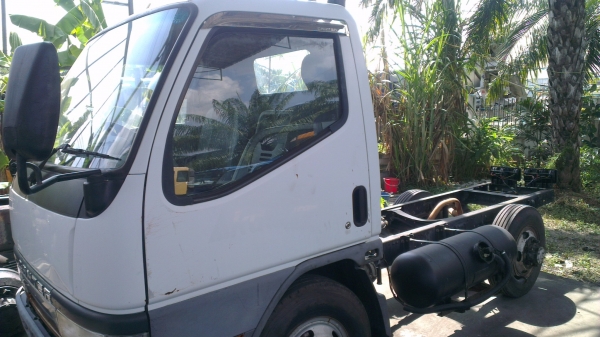 Canter รถหกล้อบรรทุกเล็ก ทะเบียนไม่ติดเวลา เครื่องGas นอกเดิม