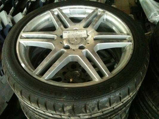 ล้อแม็คAMG E250 มือสองพร้อมยาง65,000บาท ล้อแม็คAMG E250 มือสองพร้อมยาง65,000บาท