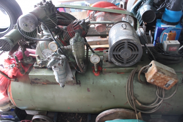 ขายปั้มลม ขนาดมอเตอร์ 5แรง ถัง300ลิตร 3 สูบ ขายปั้มลม ขนาดมอเตอร์ 5แรง ถัง300ลิตร 3 สูบ