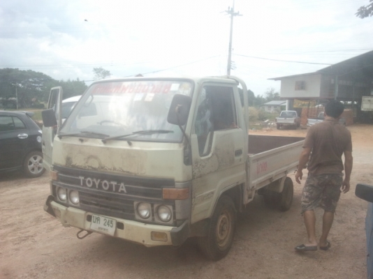 ขาย TOYOTA  DYNA หกล้อเล็ก เครื่องเบนซิน