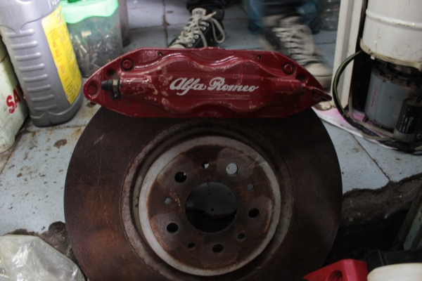 ขาย brembo 2 ล้อหน้า  ขนาดความหนาผ้าแบค 90\%