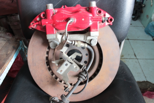 ขาย brembo 2 ล้อหน้า  ขนาดความหนาผ้าแบค 90\%