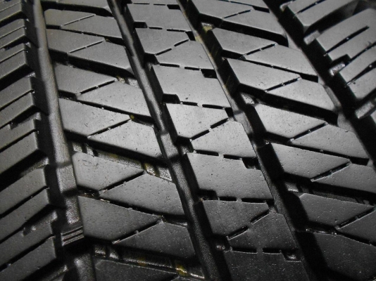 ขายยาง bridestone Dueler 265/65/17 ปลายปี 12 ดอกสวย ไม่มีปะ 1 ชุด/ใส่-ถ่วงฟรีค่ะ