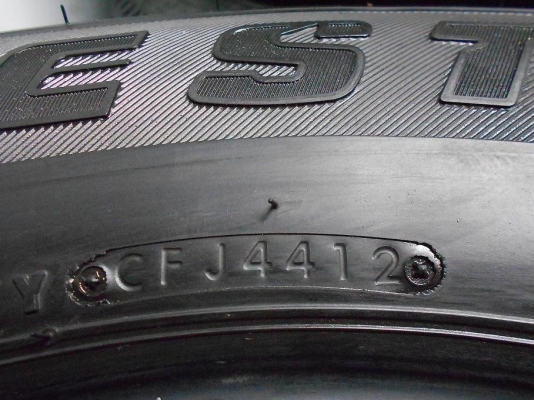 ขายยาง bridestone Dueler 265/65/17 ปลายปี 12 ดอกสวย ไม่มีปะ 1 ชุด/ใส่-ถ่วงฟรีค่ะ