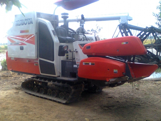 ขายรถเกี่ยวคูโบต้าอุ้ม70G ป้ายแดงรถ1ปี ขาย800000บาท