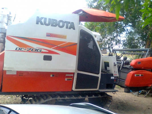 ขายรถเกี่ยวคูโบต้าอุ้ม70G ป้ายแดงรถ1ปี ขาย800000บาท