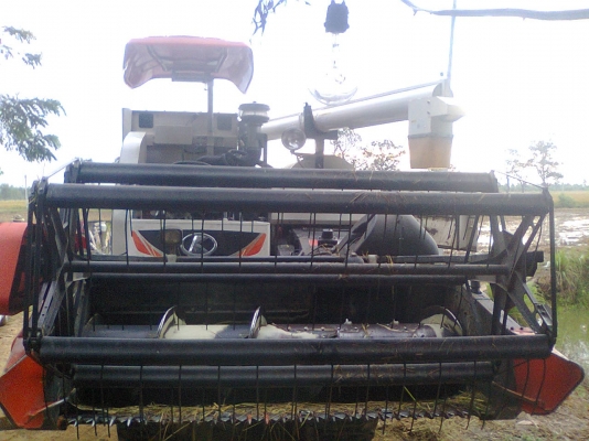 ขายรถเกี่ยวคูโบต้าอุ้ม70G ป้ายแดงรถ1ปี ขาย800000บาท