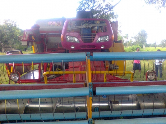 ขายรถเกี่ยวศักดิ์พัฒนาss 50รองกระสอบสภาพสวยพร้อมใช้งาน