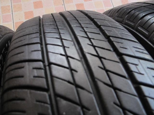 ขายยาง DUNLOP SP10----175-65-14----ปี11 ดอกงามๆ (1ชุด)