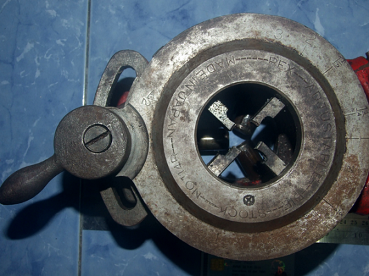 ขายเครื่องต๊าปเกลียวยี่ห้อ REX  ราคา 1700 บาท(หนึ่งพันเจ็ดร้อยบาท)