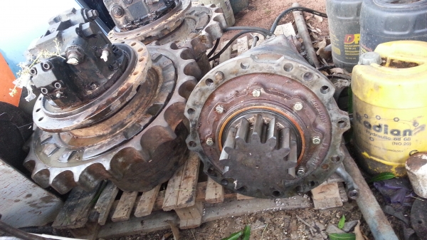 ขายด่วน มอเตอร์สวิง HITACHI EX200-3