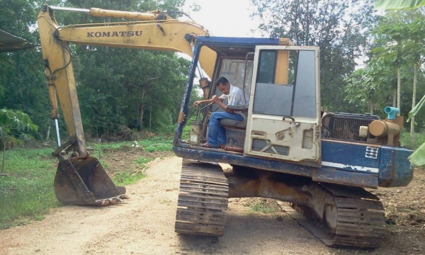 PC120-3 ขาดฝากระโปรง อย่างอื่นได้....ช่วงล่างสวย เอวแน่น