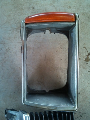 กระจังหน้า+กรอบไฟ Nissan sunny 310